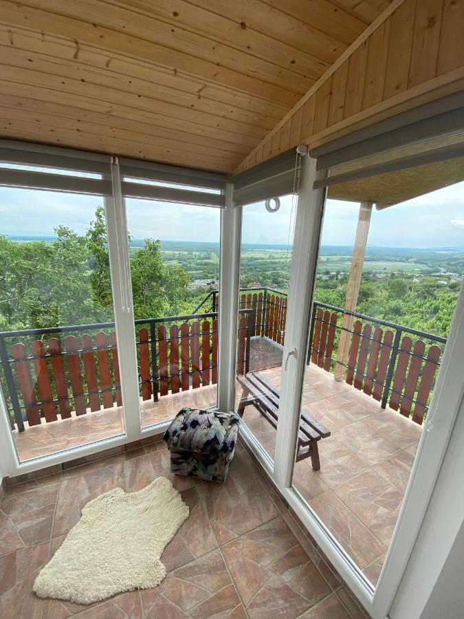 Apartment Feher Szolo Vendeghaz *
